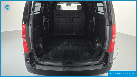 HYUNDAI STAREX 5-SEATER VAN