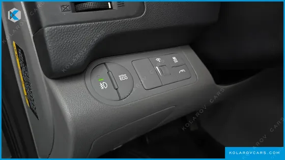 HYUNDAI STAREX 5-SEATER VAN
