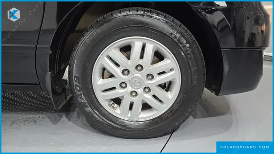HYUNDAI STAREX 5-SEATER VAN