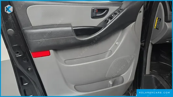 HYUNDAI STAREX 5-SEATER VAN