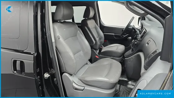 HYUNDAI STAREX 5-SEATER VAN