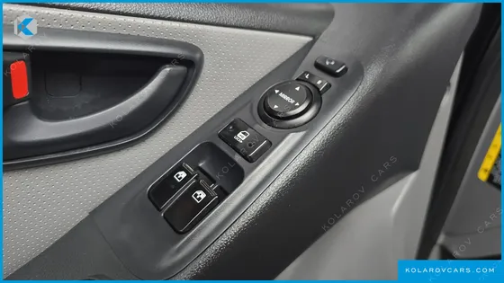 HYUNDAI STAREX 5-SEATER VAN