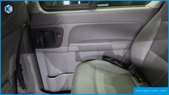 HYUNDAI STAREX 12-SEATER WAGON