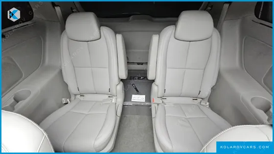 KIA CARNIVAL 9-SEATER NOBLESSE SPECIAL
