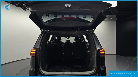 KIA CARNIVAL 8-SEATER EXPORT