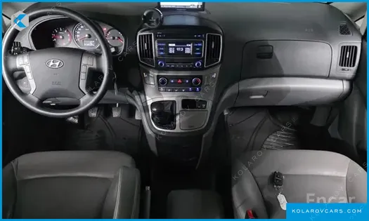 HYUNDAI STAREX 5-SEATER VAN