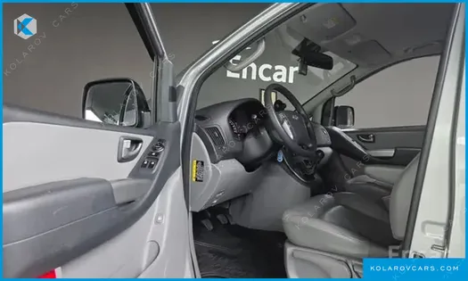HYUNDAI STAREX 5-SEATER VAN