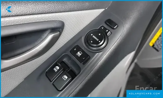 HYUNDAI STAREX 5-SEATER VAN
