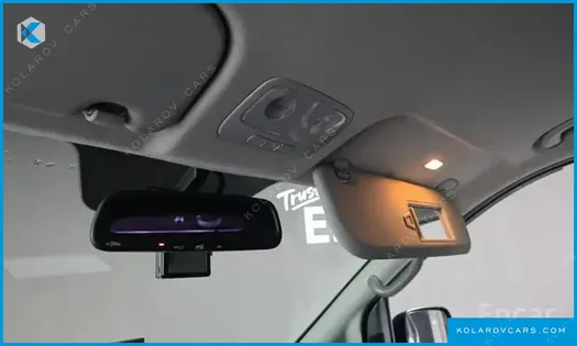 HYUNDAI STAREX 5-SEATER VAN
