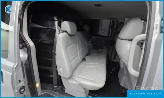 HYUNDAI STAREX 5-SEATER VAN