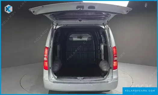 HYUNDAI STAREX 5-SEATER VAN