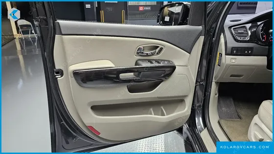 KIA CARNIVAL 9-SEATER NOBLESSE SPECIAL