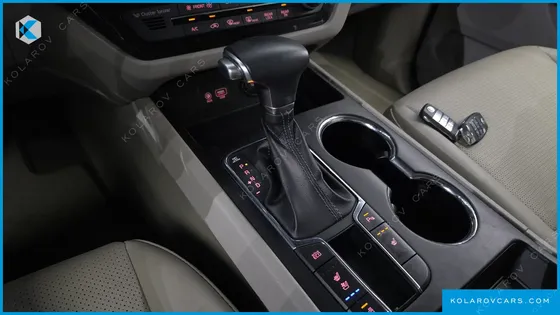 KIA CARNIVAL 9-SEATER LUXURY