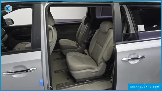 KIA CARNIVAL 9-SEATER LUXURY