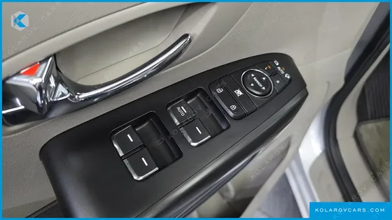 KIA CARNIVAL 9-SEATER LUXURY
