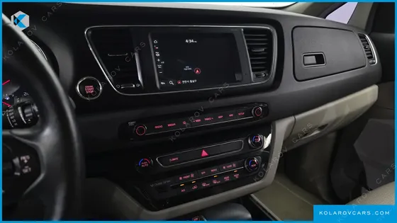 KIA CARNIVAL 9-SEATER LUXURY