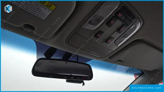 KIA CARNIVAL 9-SEATER LUXURY