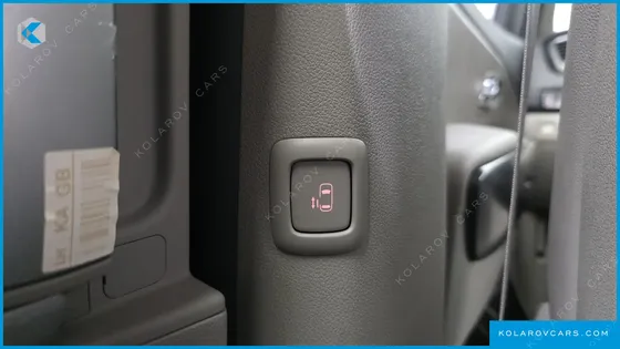 KIA CARNIVAL 9-SEATER LUXURY