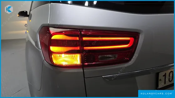 KIA CARNIVAL 9-SEATER LUXURY