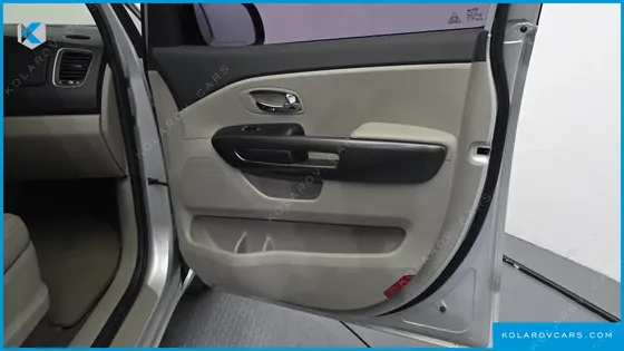 KIA CARNIVAL 9-SEATER LUXURY
