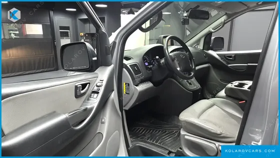 HYUNDAI STAREX 3-SEATER VAN