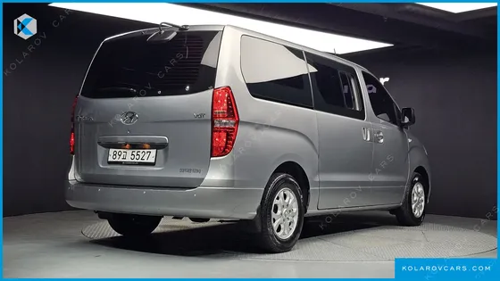 HYUNDAI STAREX 5-SEATER VAN