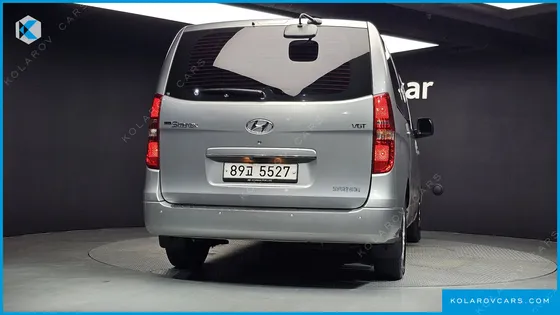HYUNDAI STAREX 5-SEATER VAN