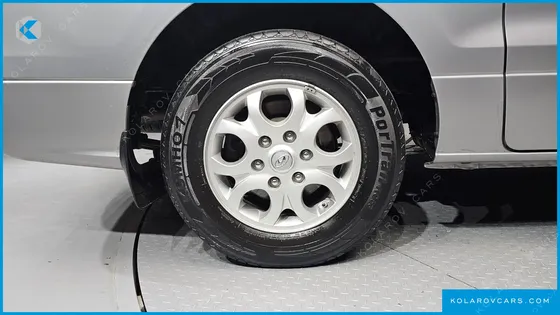 HYUNDAI STAREX 5-SEATER VAN