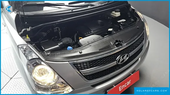 HYUNDAI STAREX 5-SEATER VAN