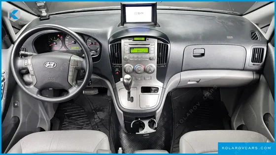 HYUNDAI STAREX 5-SEATER VAN