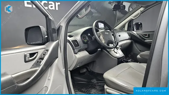 HYUNDAI STAREX 5-SEATER VAN