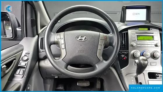 HYUNDAI STAREX 5-SEATER VAN
