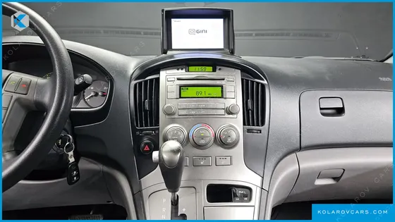 HYUNDAI STAREX 5-SEATER VAN