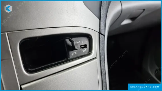 HYUNDAI STAREX 5-SEATER VAN