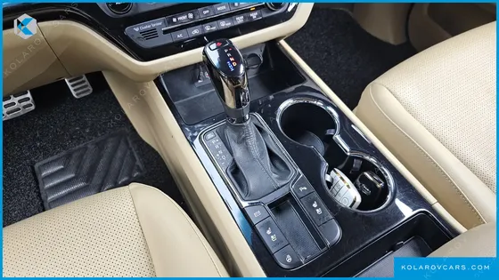 KIA CARNIVAL 9-SEATER HI-LIMOUSINE