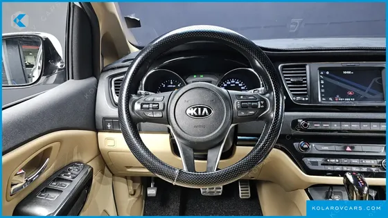 KIA CARNIVAL 9-SEATER HI-LIMOUSINE