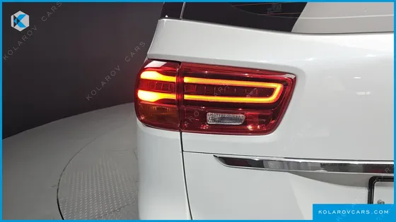 KIA CARNIVAL 9-SEATER HI-LIMOUSINE