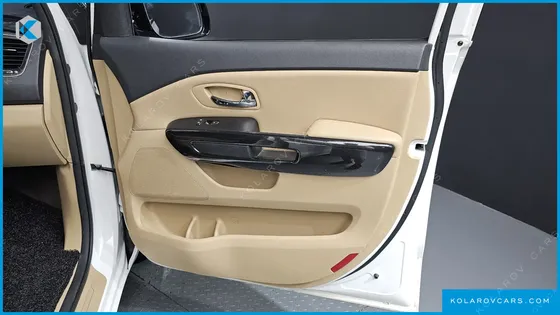 KIA CARNIVAL 9-SEATER HI-LIMOUSINE