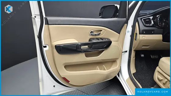 KIA CARNIVAL 9-SEATER HI-LIMOUSINE