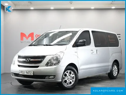 HYUNDAI STAREX 5-SEATER VAN