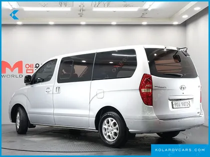 HYUNDAI STAREX 5-SEATER VAN