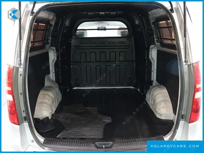 HYUNDAI STAREX 5-SEATER VAN