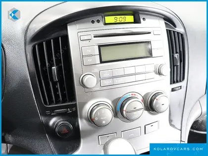 HYUNDAI STAREX 5-SEATER VAN