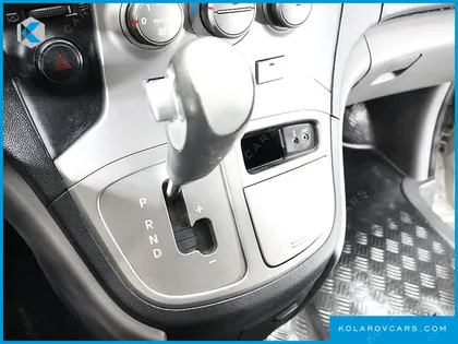 HYUNDAI STAREX 5-SEATER VAN