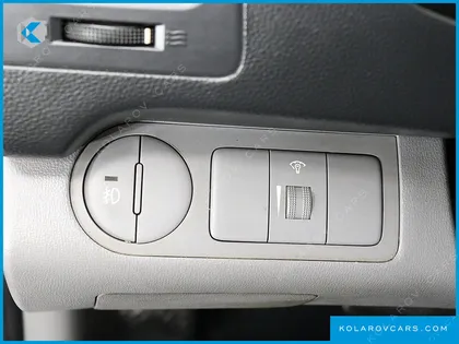 HYUNDAI STAREX 5-SEATER VAN