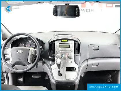 HYUNDAI STAREX 5-SEATER VAN