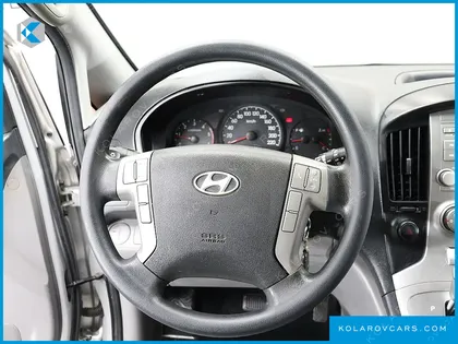 HYUNDAI STAREX 5-SEATER VAN