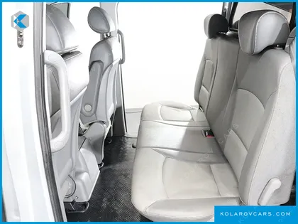 HYUNDAI STAREX 5-SEATER VAN