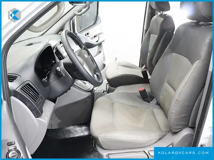 HYUNDAI STAREX 5-SEATER VAN