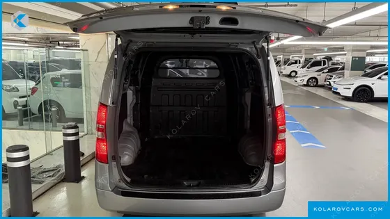 HYUNDAI STAREX 5-SEATER LPI VAN
